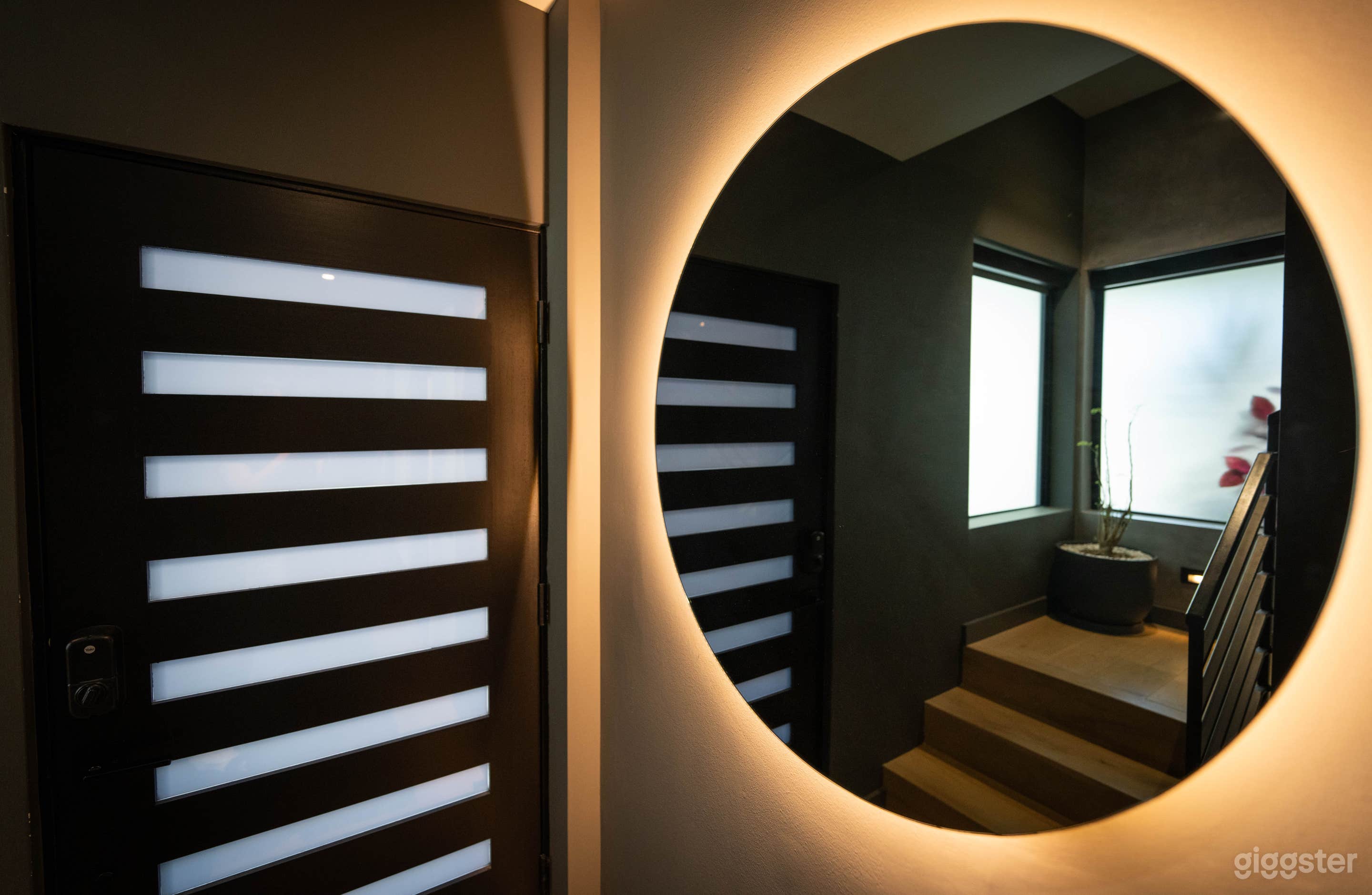 Dark and sexy Hollywood Townhouse Photo 3