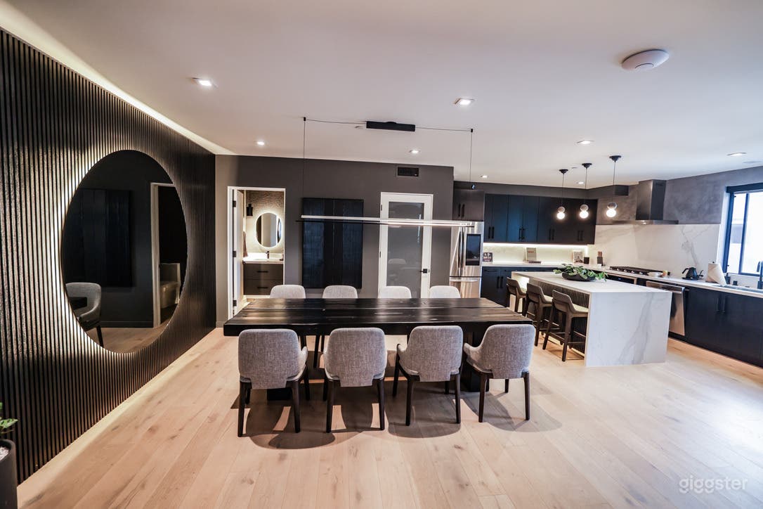 Dark and sexy Hollywood Townhouse Photo 1