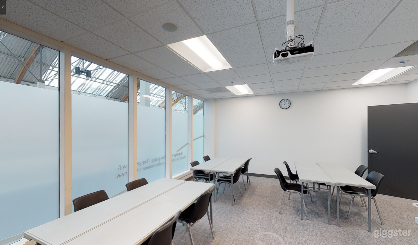 Fascinating and Spacious Classroom in Portland Photo 4