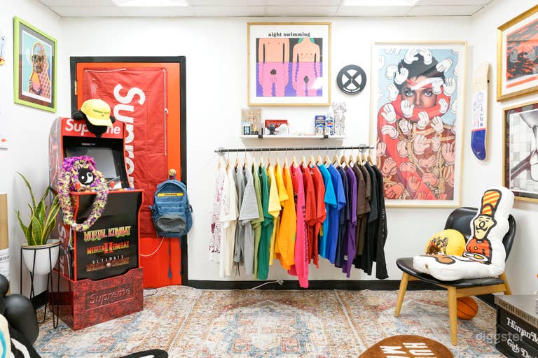  Fashion and Art Fusion: Gallery Showroom Space 