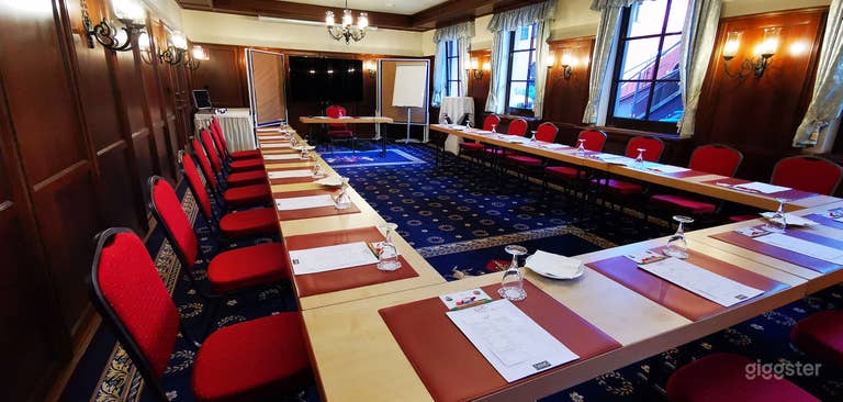  Cambridge - Conference Room for 24 to 50 People 