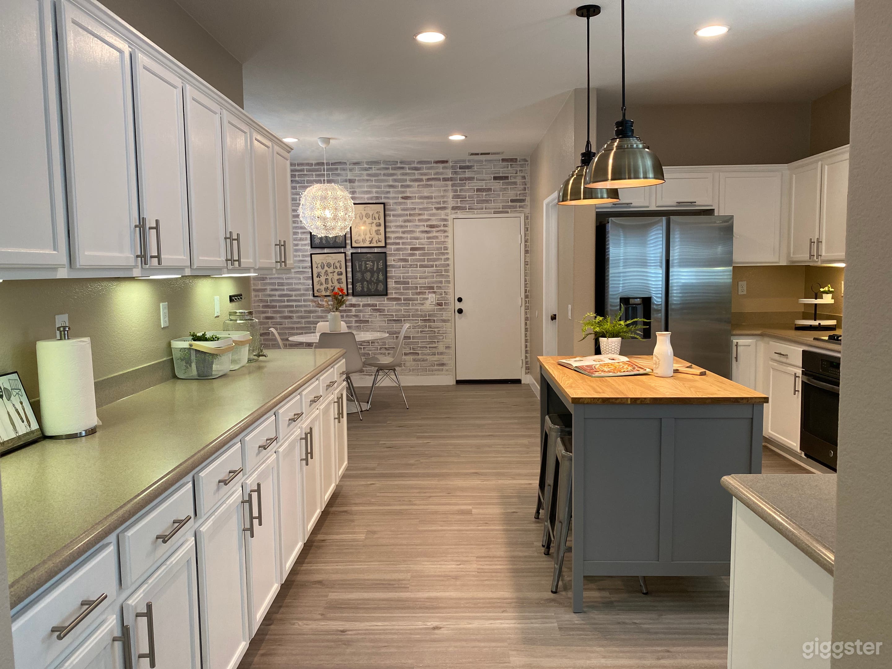 Urban Farm house 4 bedroom 3 bath Photo 2