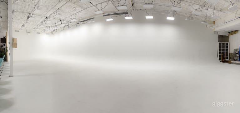  Studio A: Large Studio w/ Cyclorama 