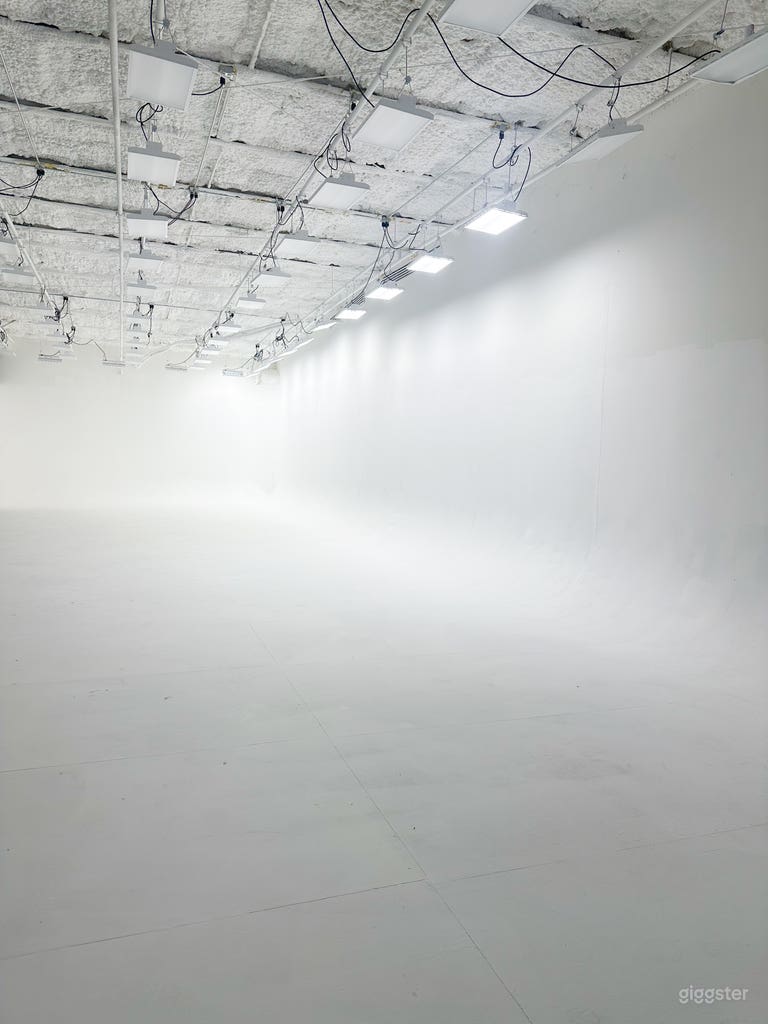  Studio A: Large Studio w/ Cyclorama 