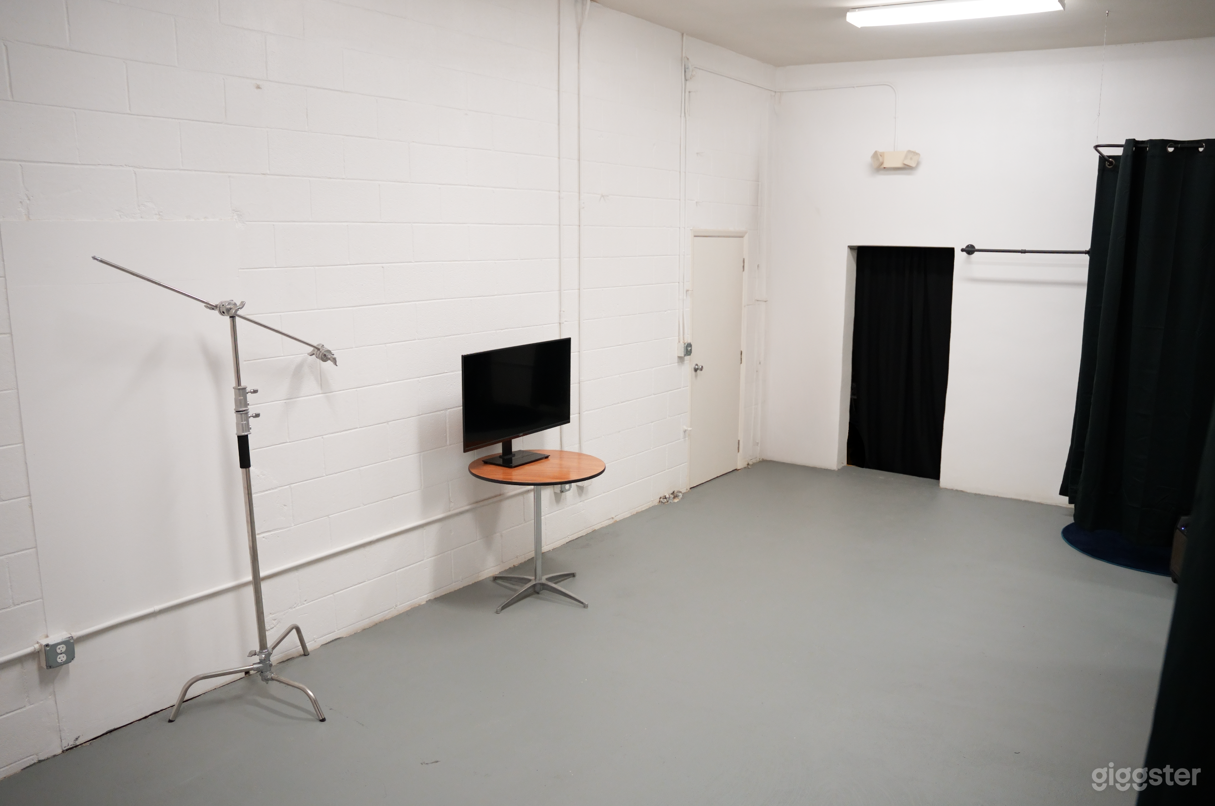 Downtown Oxnard Photography Studio Photo 4