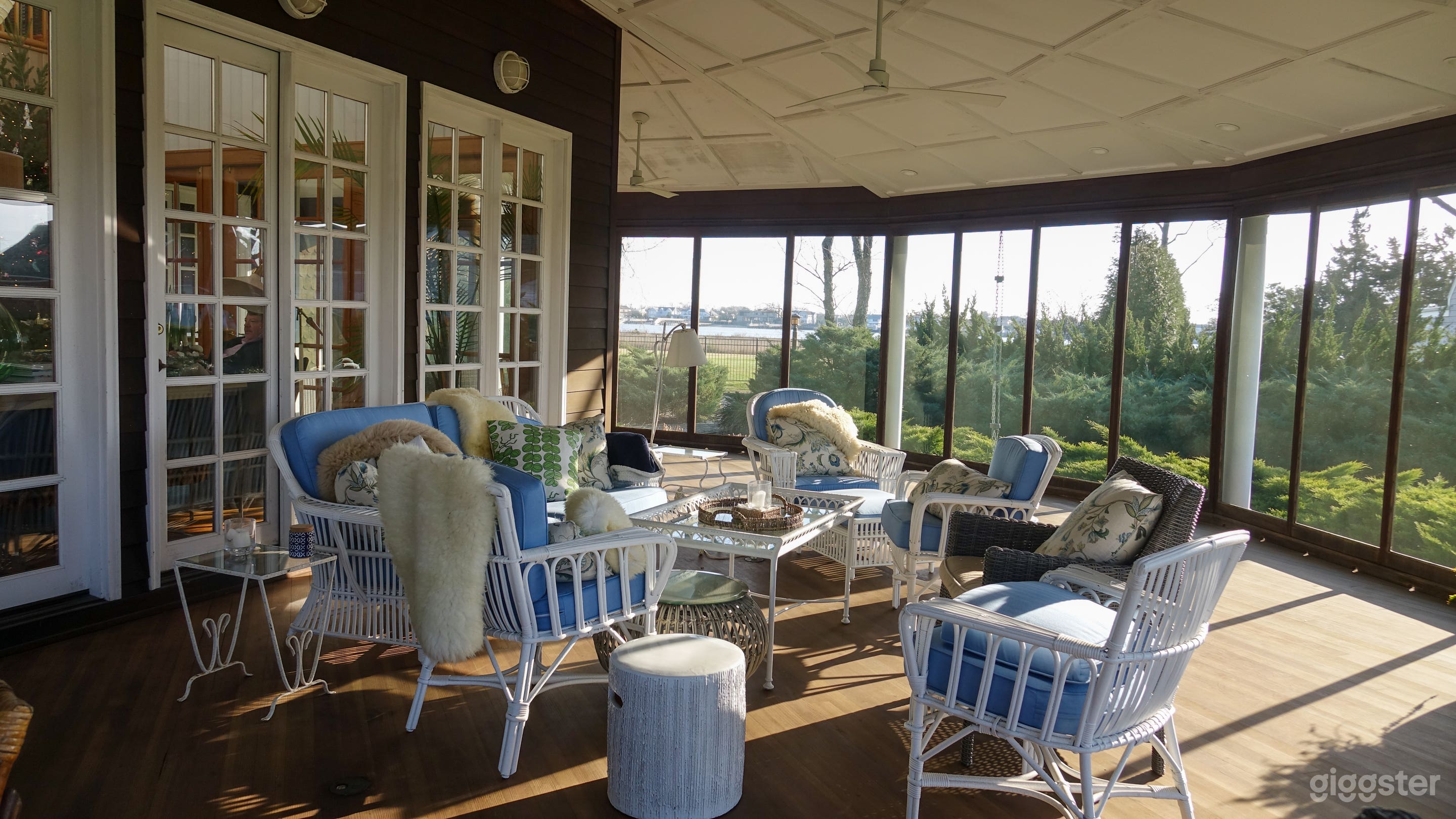 Grand Waterfront Home Photo 2