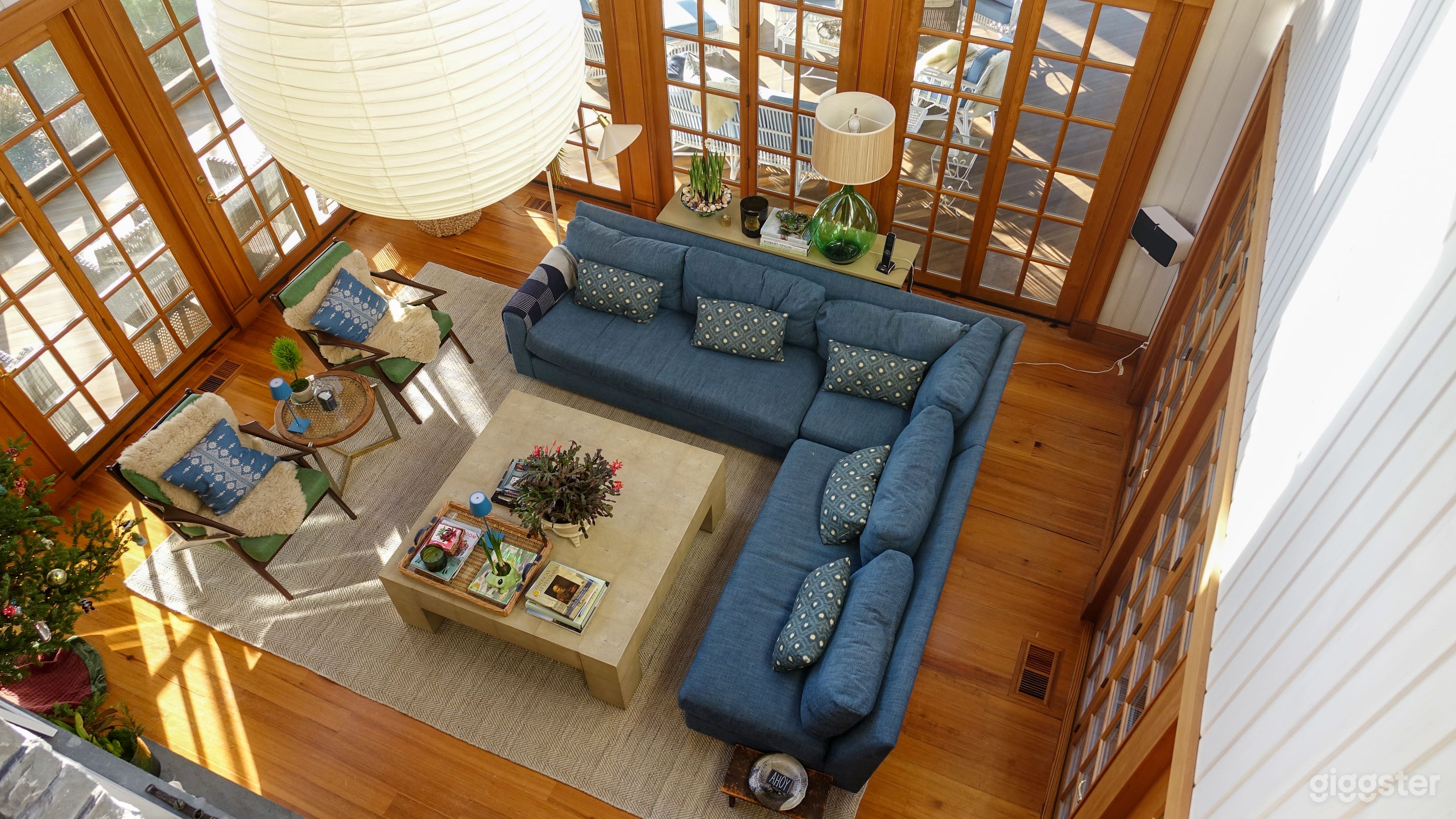 Grand Waterfront Home Photo 4