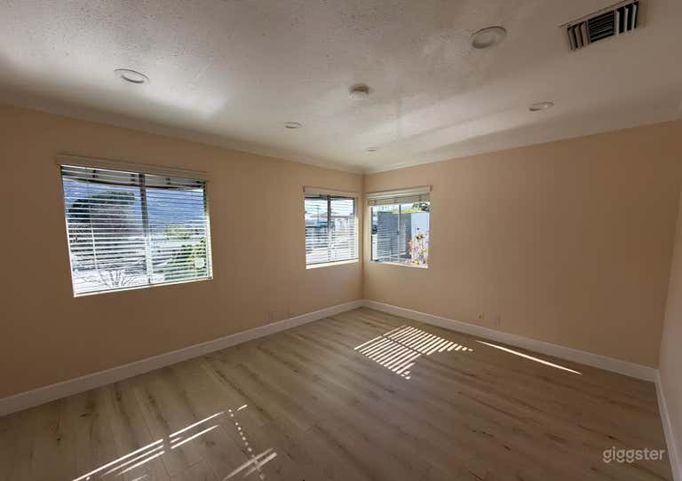  Beige Room for Creative Video Production 