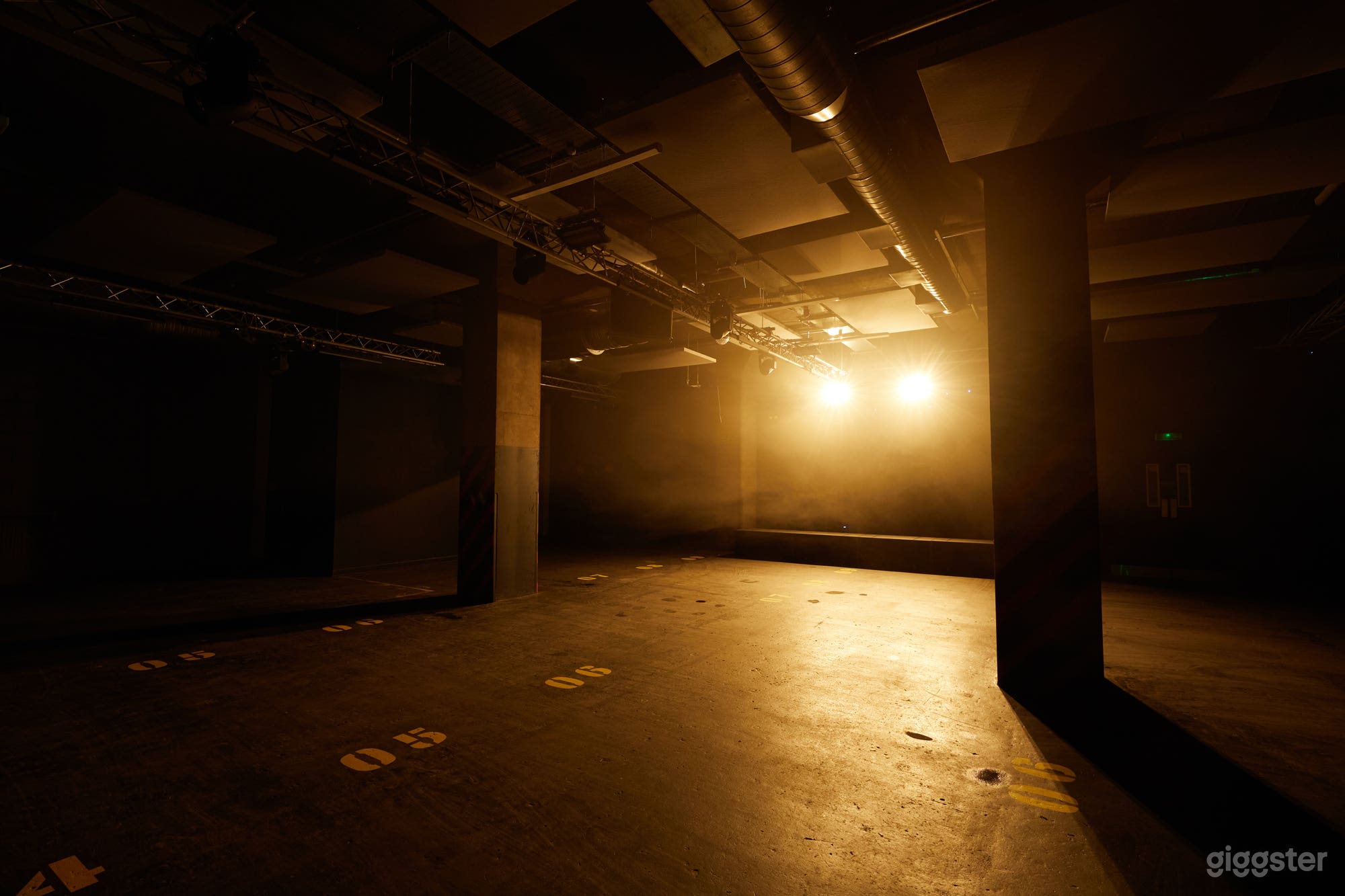 Large ground floor warehouse film and event space Photo 4