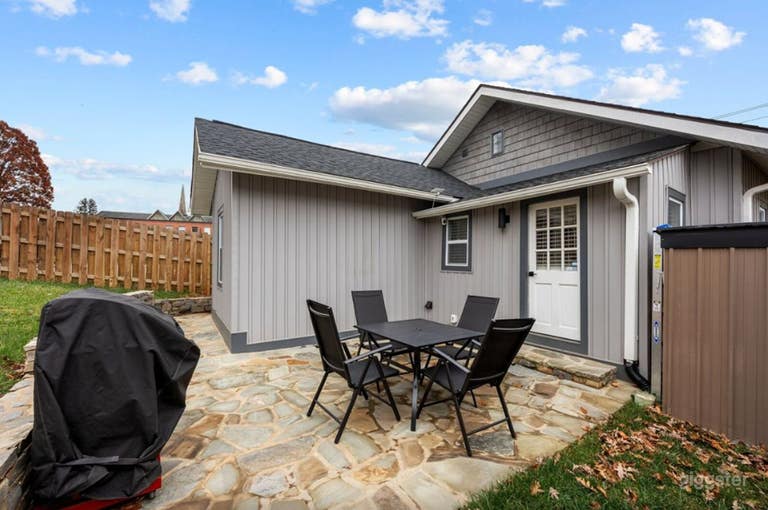  Private Fenced Backyard Retreat 