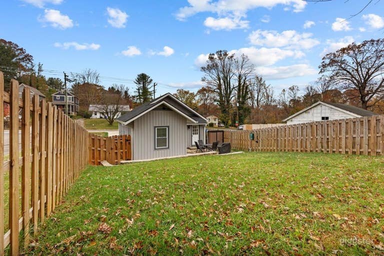  Private Fenced Backyard Retreat 