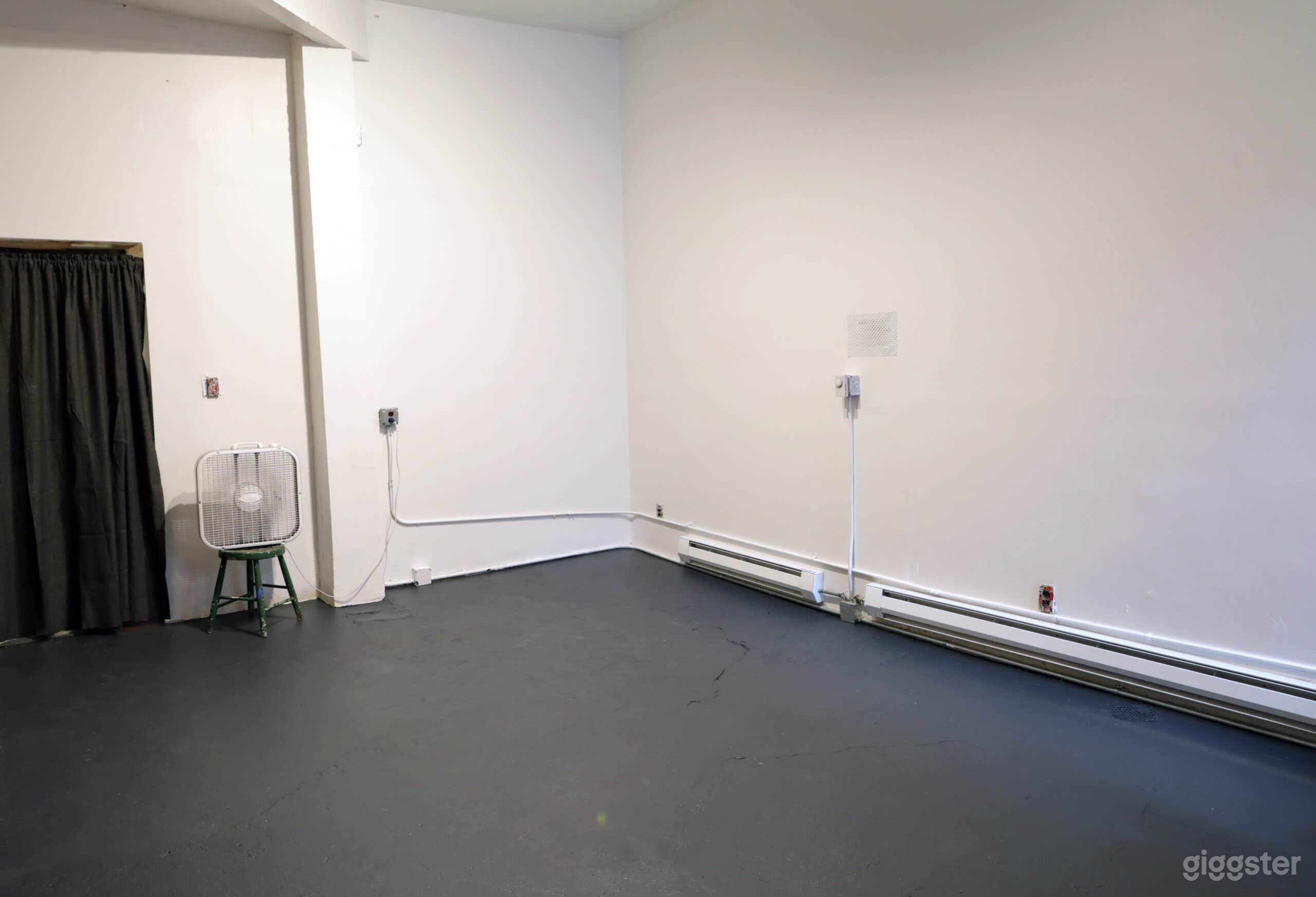 Historical Carriage House Storefront Photo 2