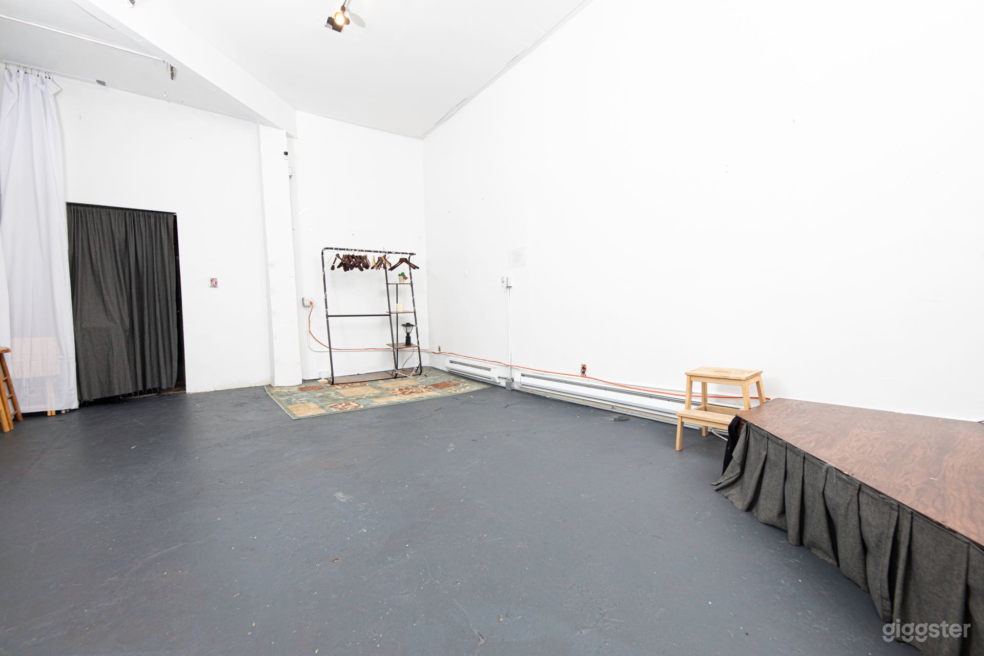 Historical Carriage House Storefront Photo 3