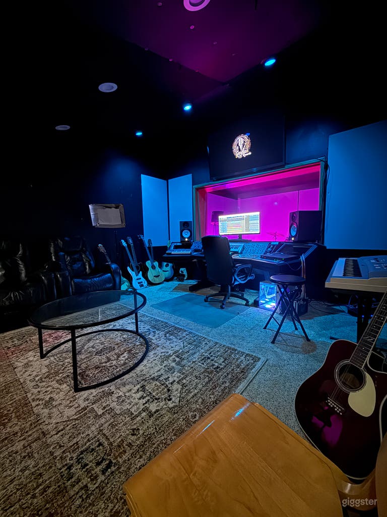  Vintage Downtown Recording Studio w/ Live Room & Lounge 