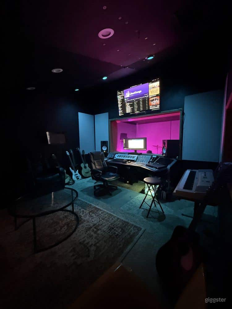  Vintage Downtown Recording Studio w/ Live Room & Lounge 