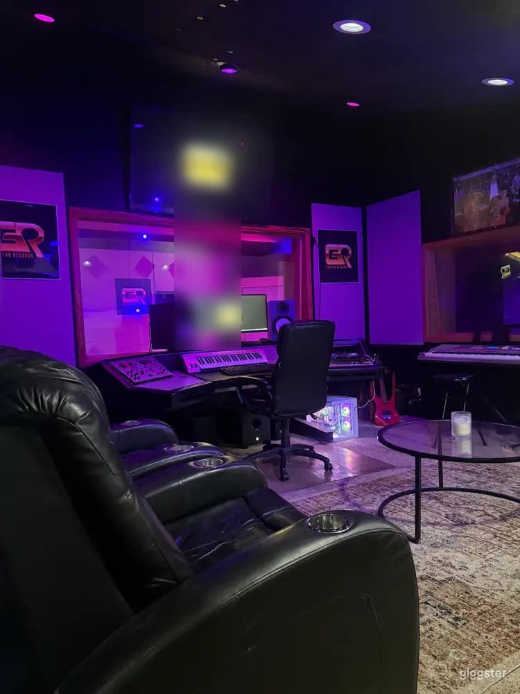  Vintage Downtown Recording Studio w/ Live Room & Lounge 