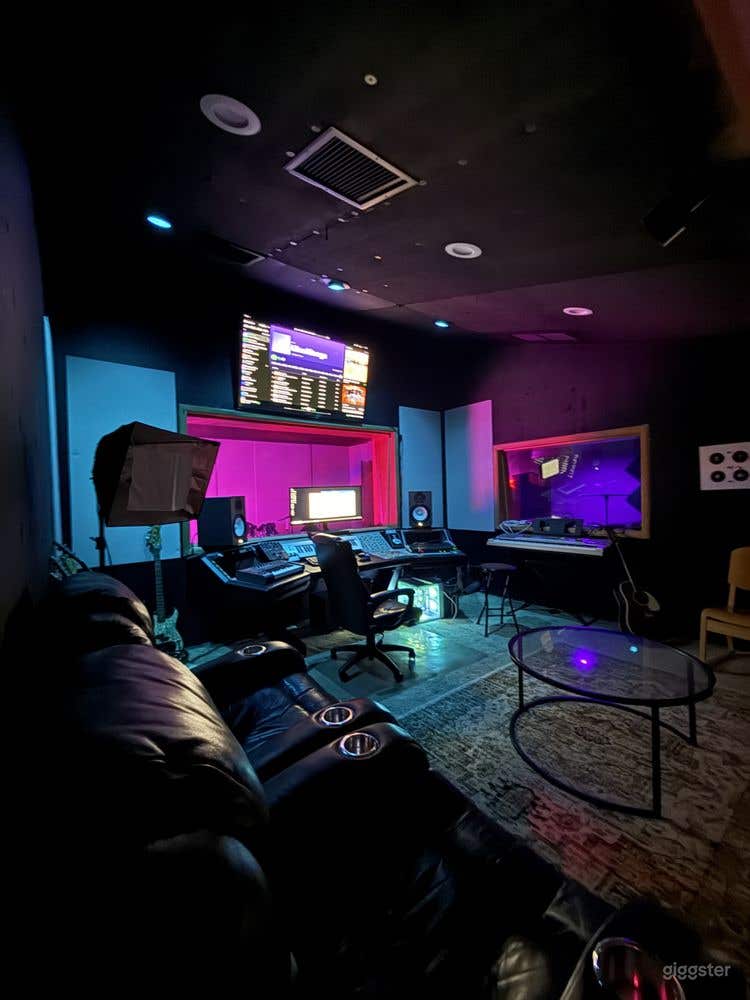 Vintage Downtown Recording Studio w/ Live Room &amp; Lounge Photo 1