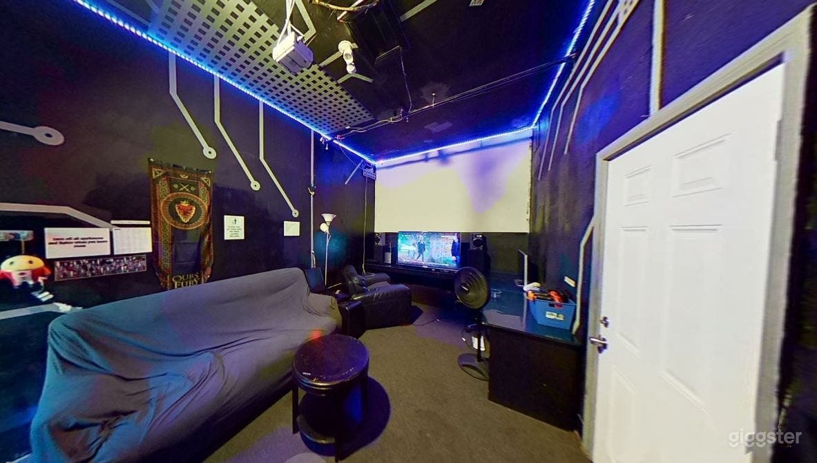 Projector Room in Los Angeles Photo 1