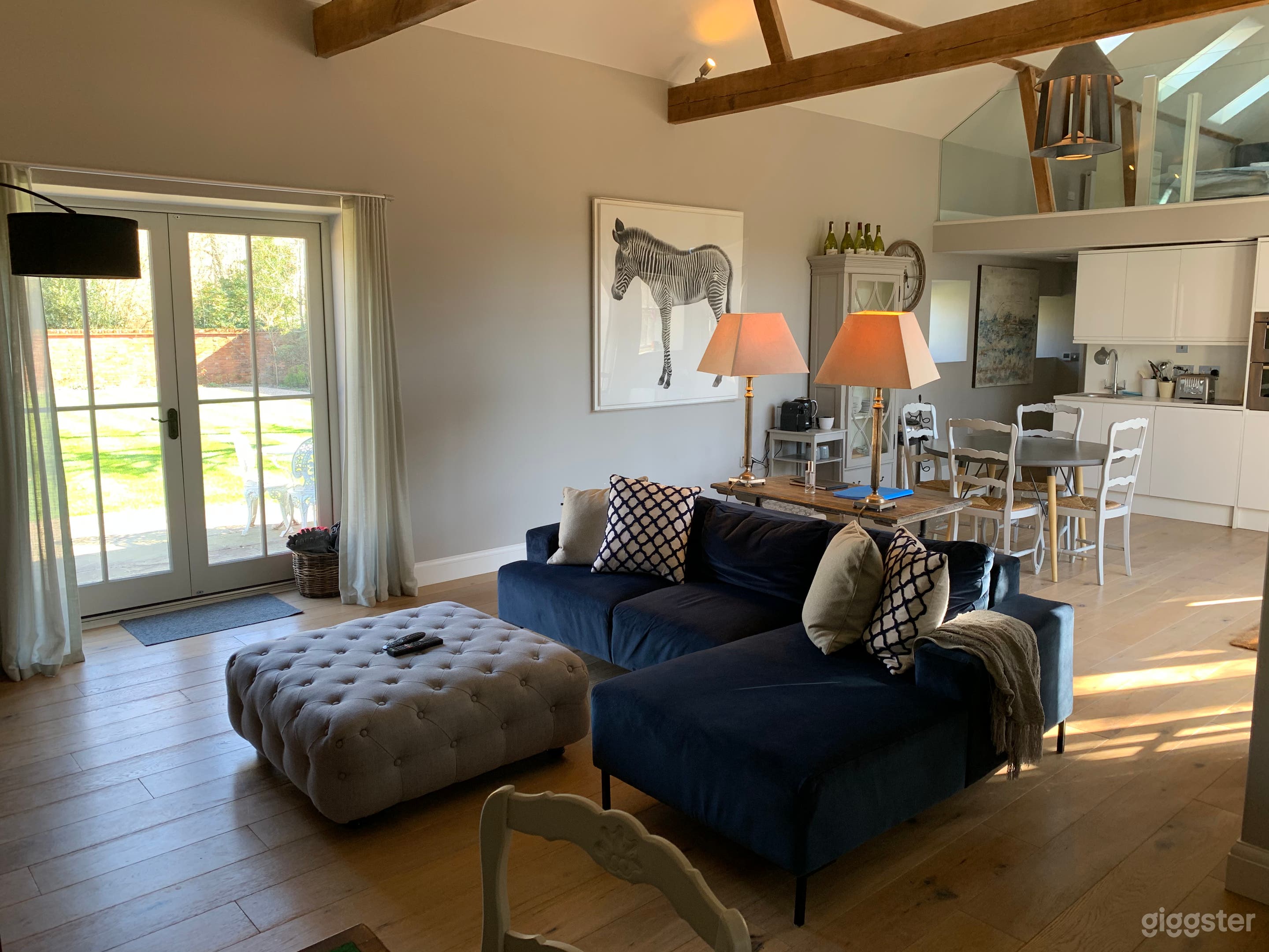 Brewers House with seperate Coach House for shoots Photo 2