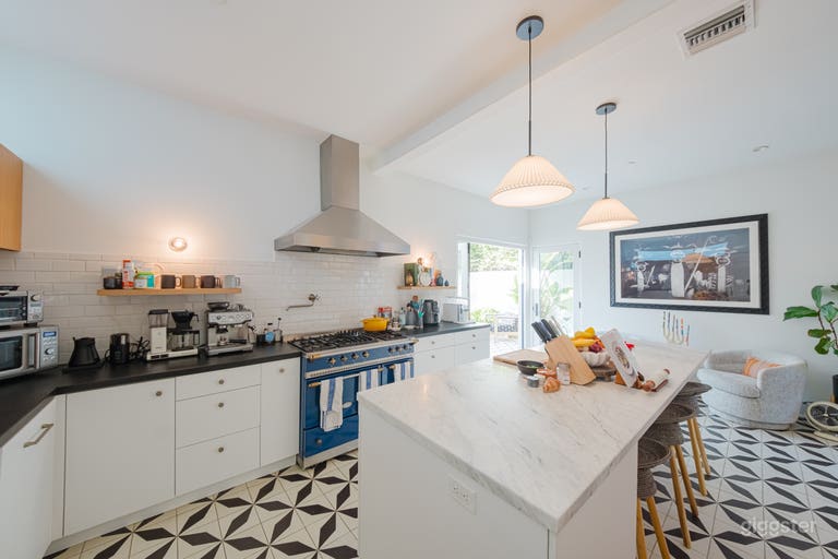  SUNLIT SANTA MONICA SANCTUARY 