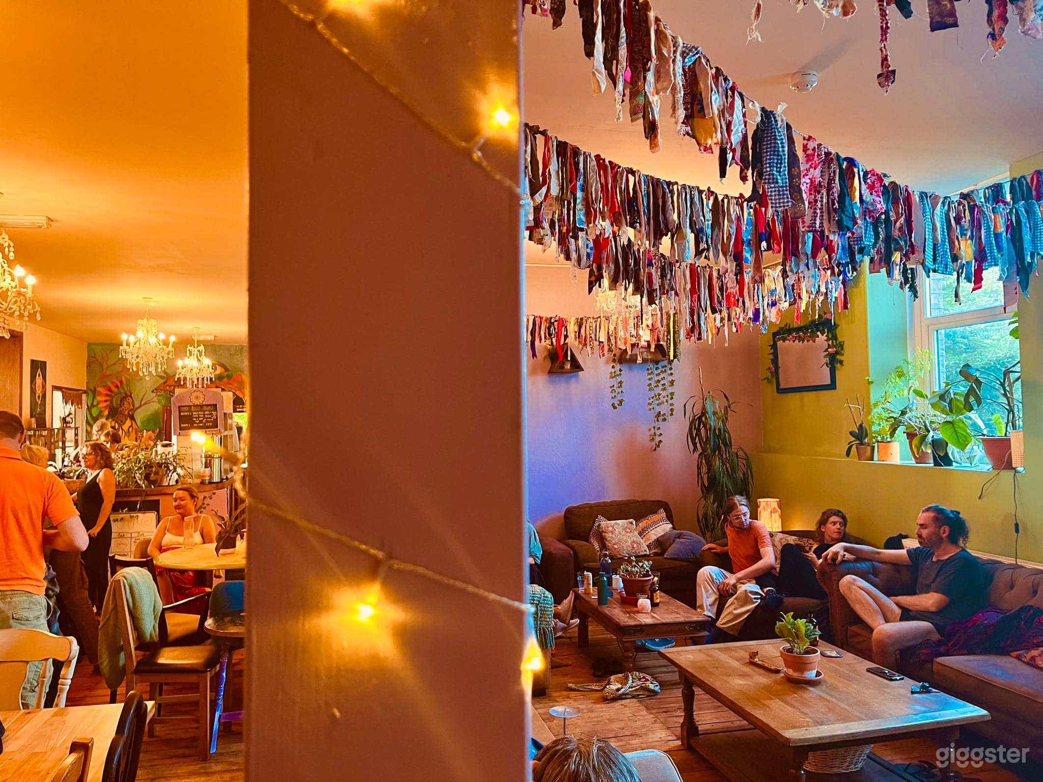 Cafe Offering Great Taste and Nutritious Food Photo 1