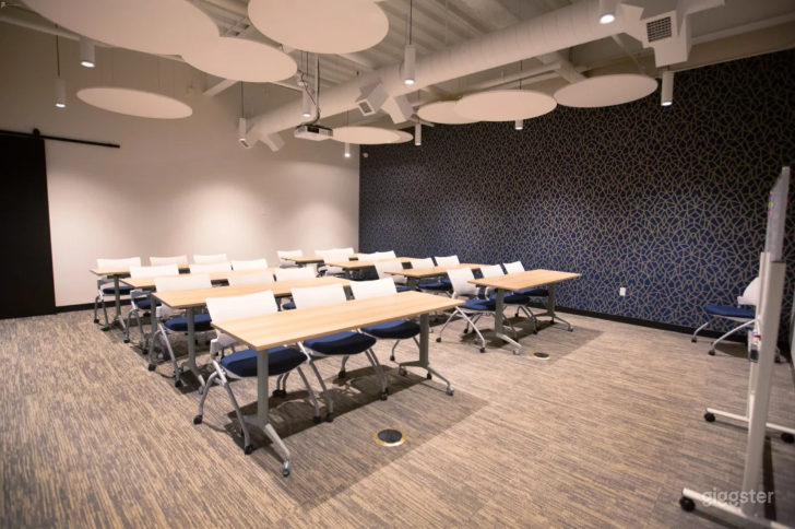 Impressive Presentation and Meeting Room / Event Space Photo 1