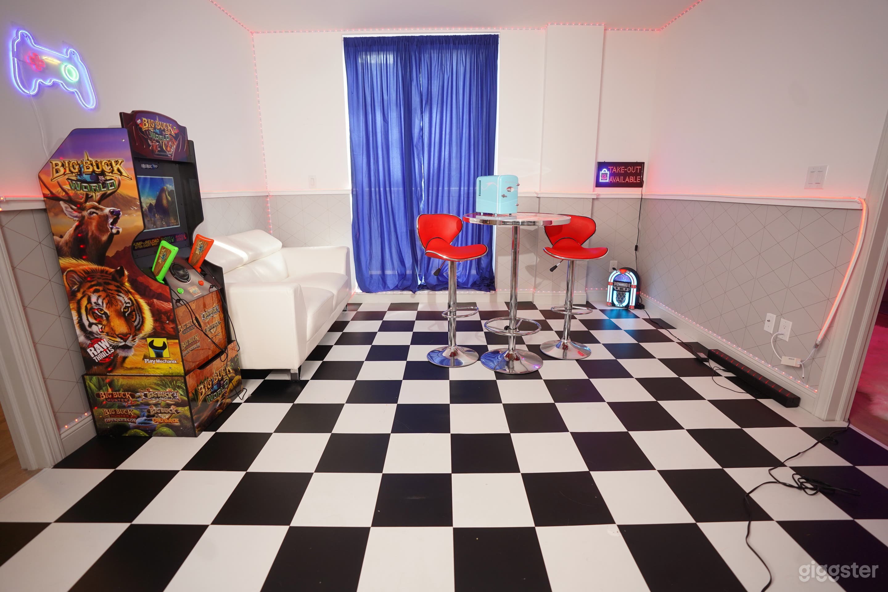 Spacious 2 bed/2 bath 7th Floor 3 Unique Rooms Photo 1