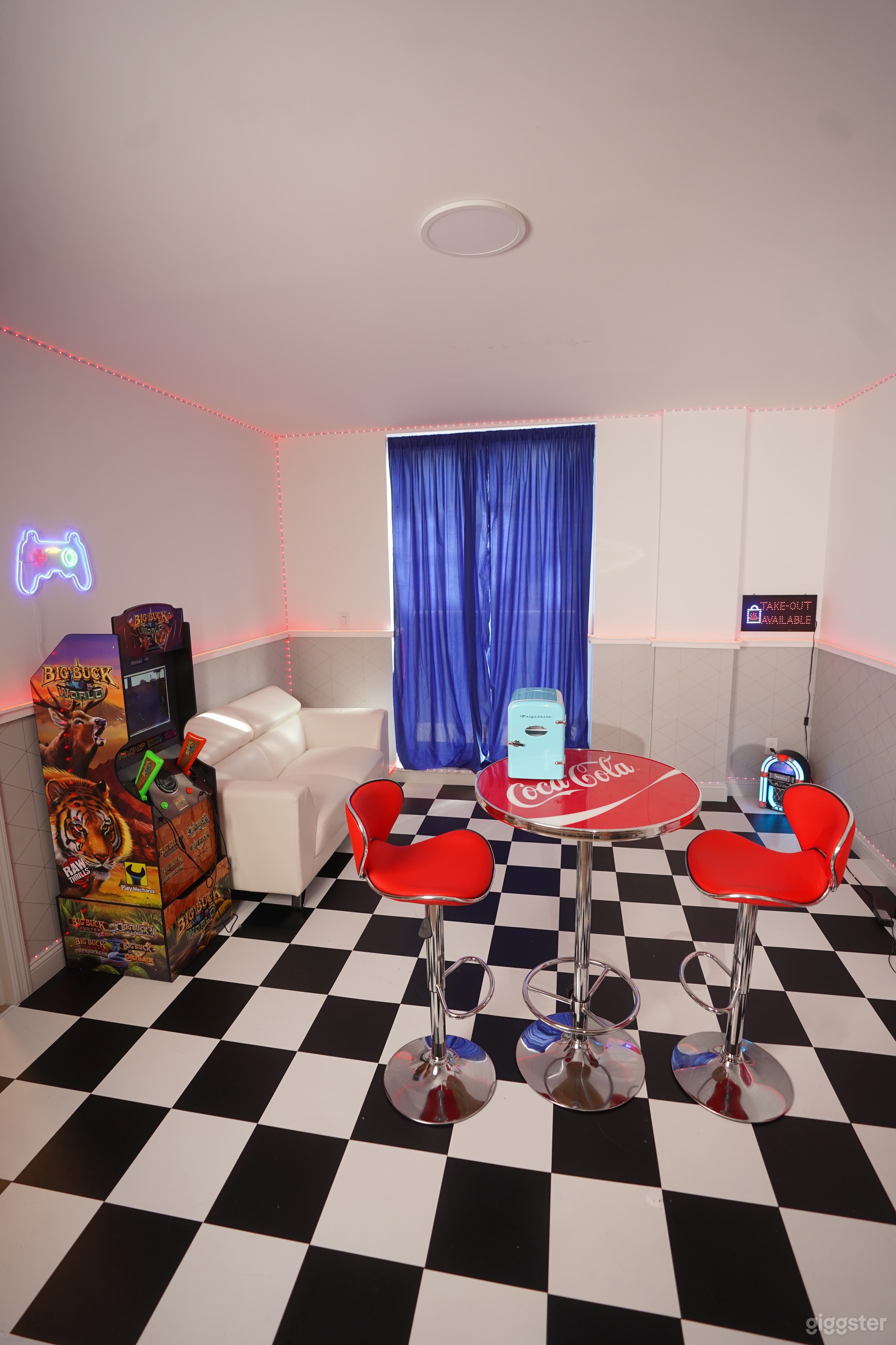 Spacious 2 bed/2 bath 7th Floor 3 Unique Rooms Photo 2