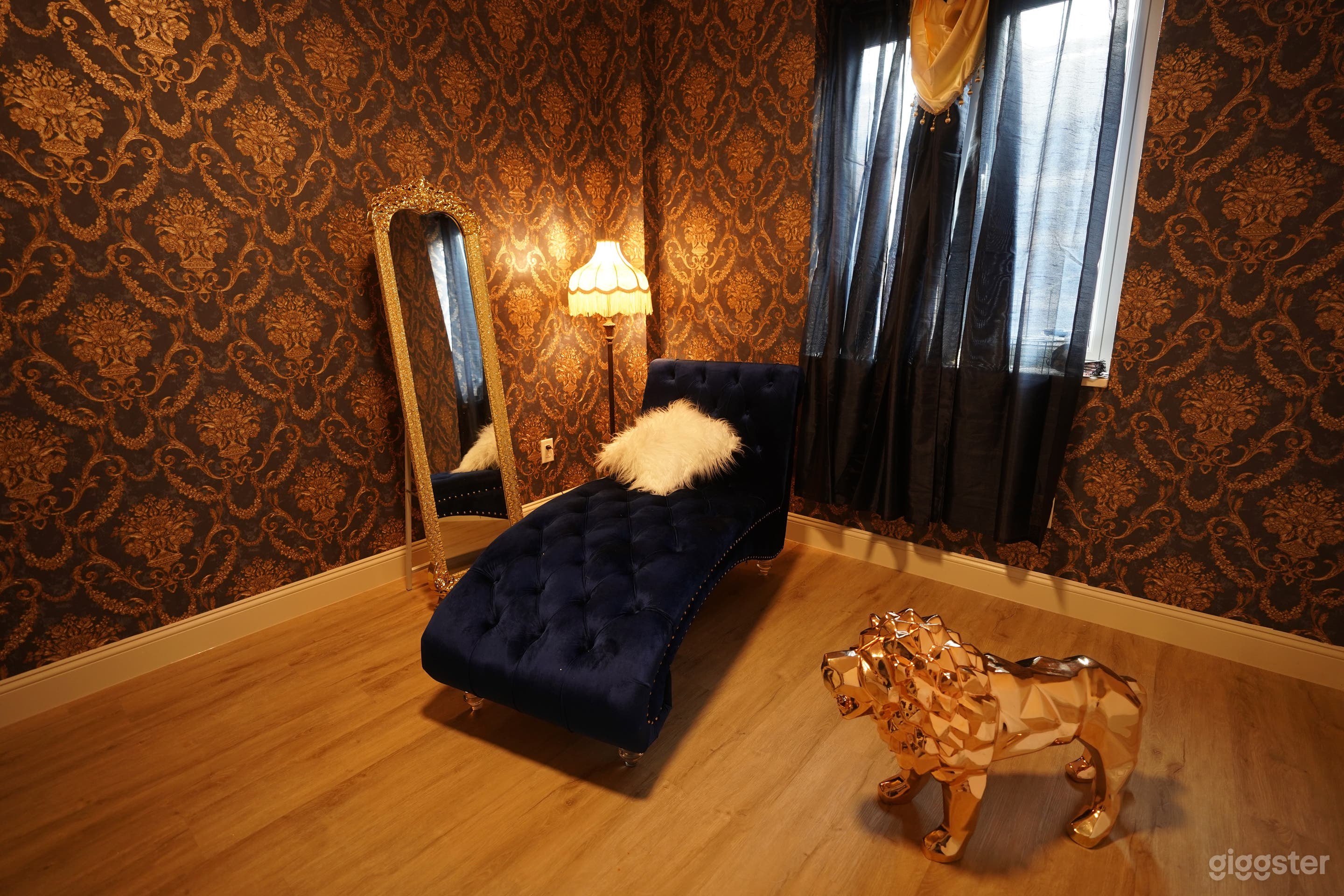 Spacious 2 bed/2 bath 7th Floor 3 Unique Rooms Photo 3