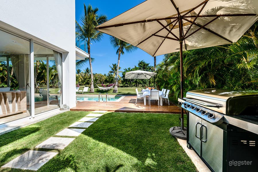 Villa Waterfall - Swimming Pool Rental Photo 4