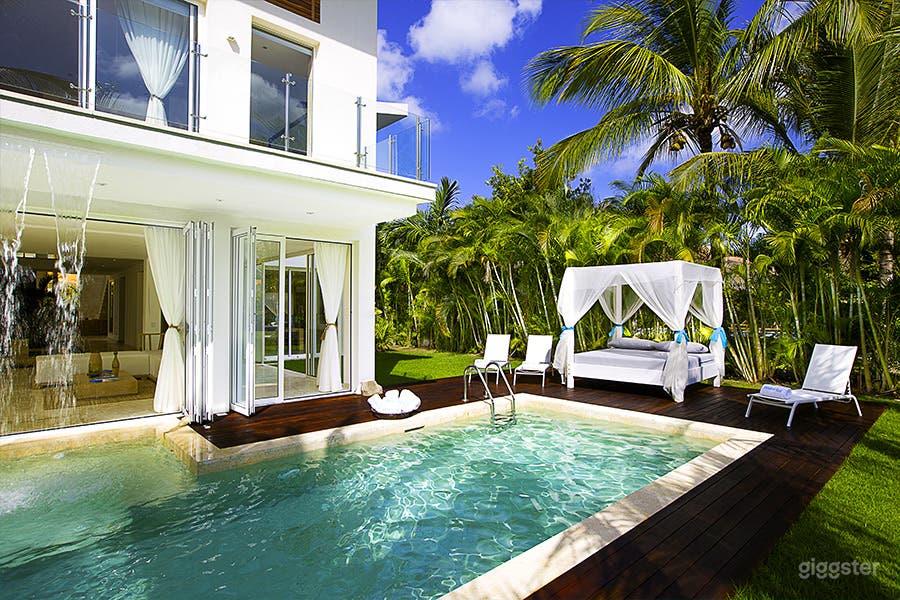 Villa Waterfall - Swimming Pool Rental Photo 3