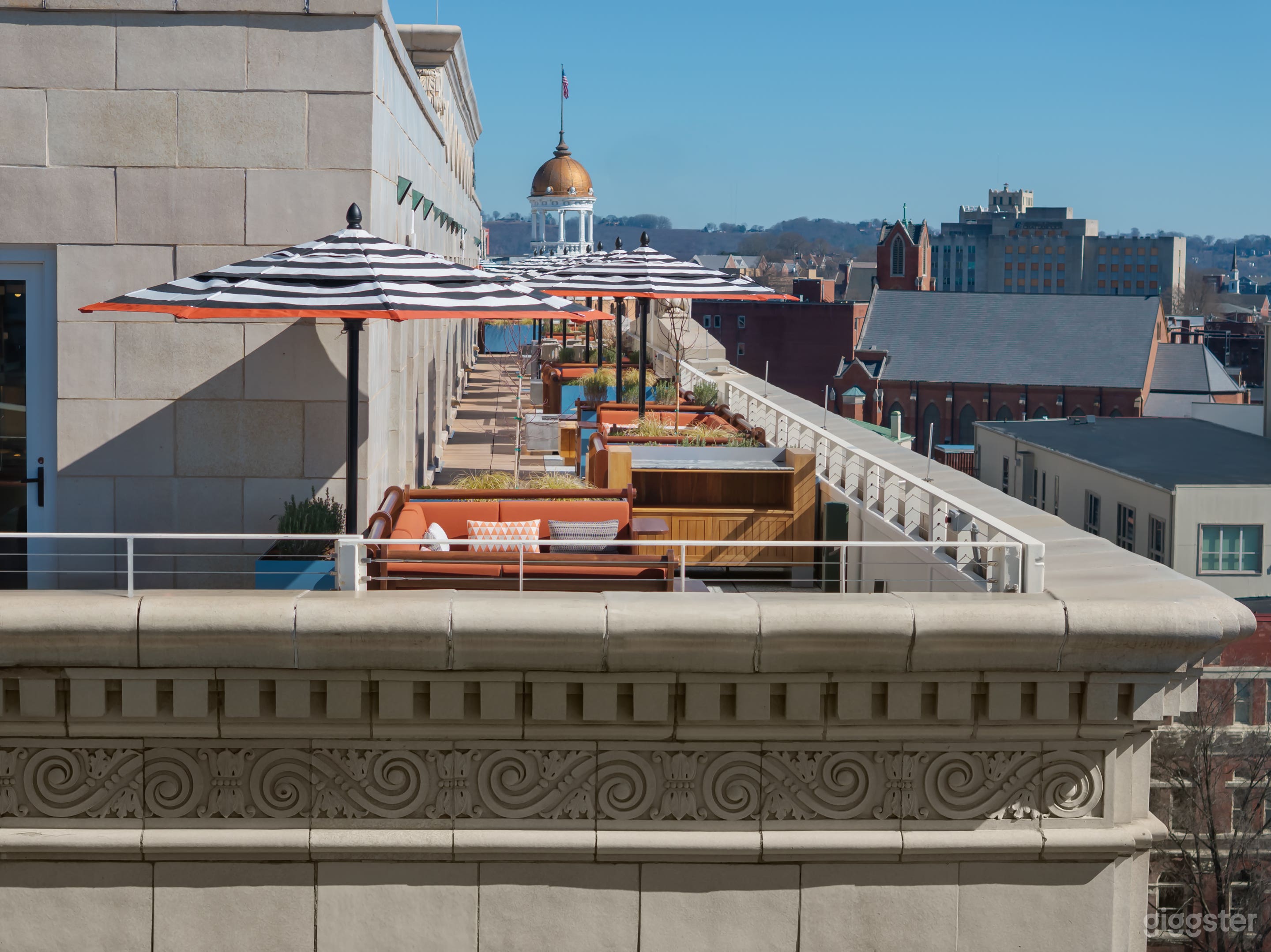 11th Floor Buyout – Terrace & Bar Photo 4