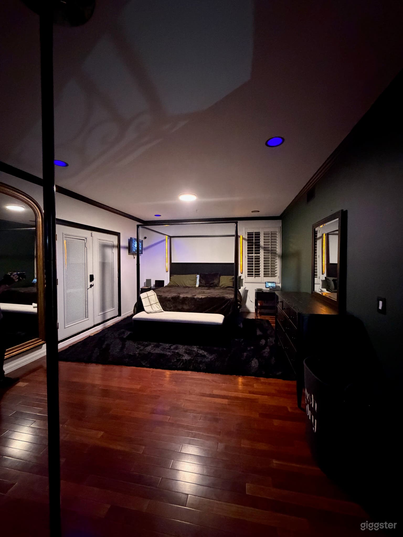 Foreverland | Luxurious 5BR Estate, Pool & Panoramic Views Photo 3