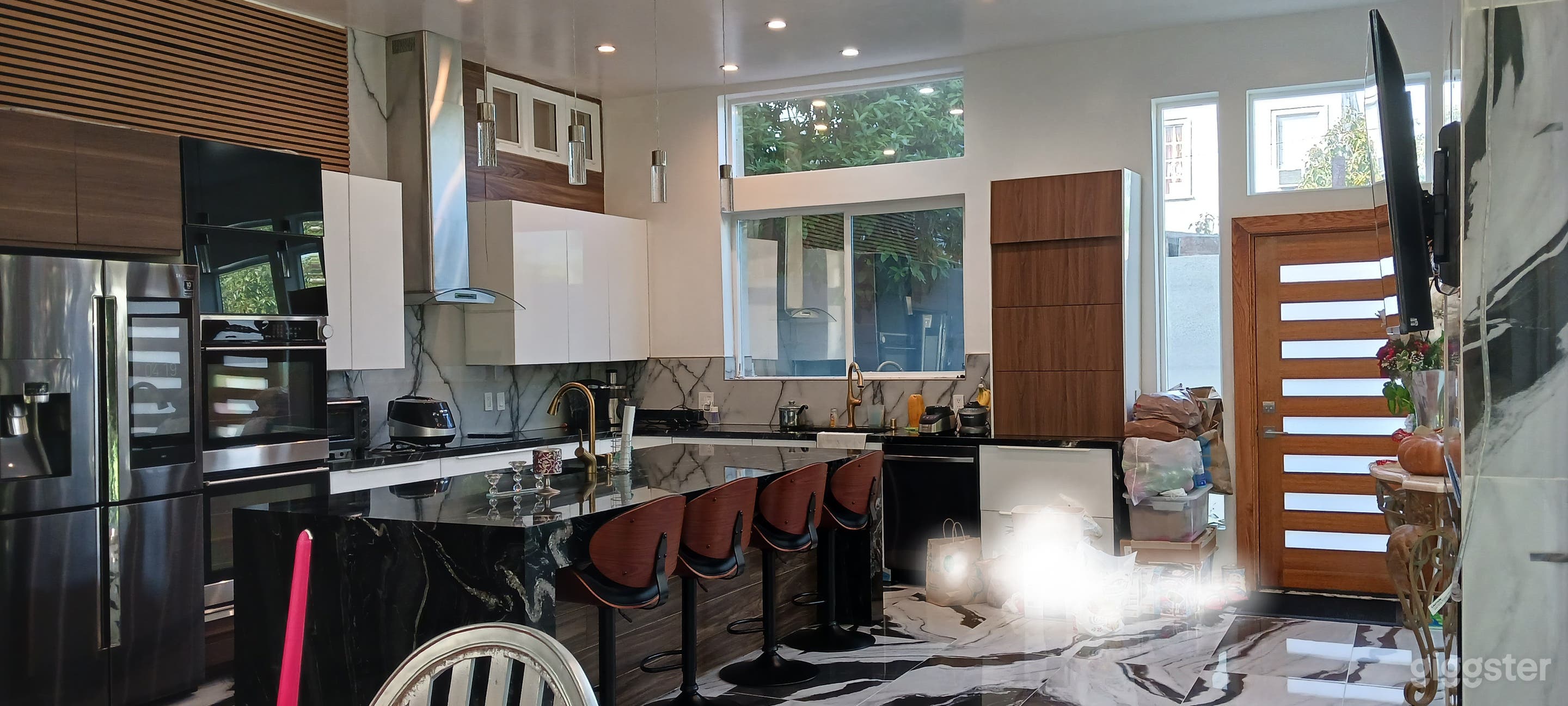 Large modern marble kitchen Photo 4