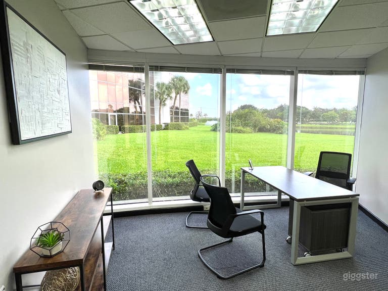  Modern Private Office Room in West Palm Beach 