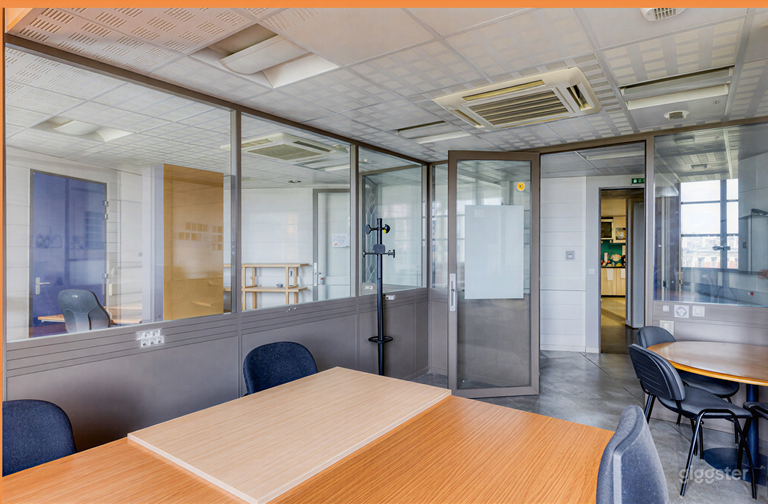  Salle de réunion vitrée & bureau privatif lumineux 