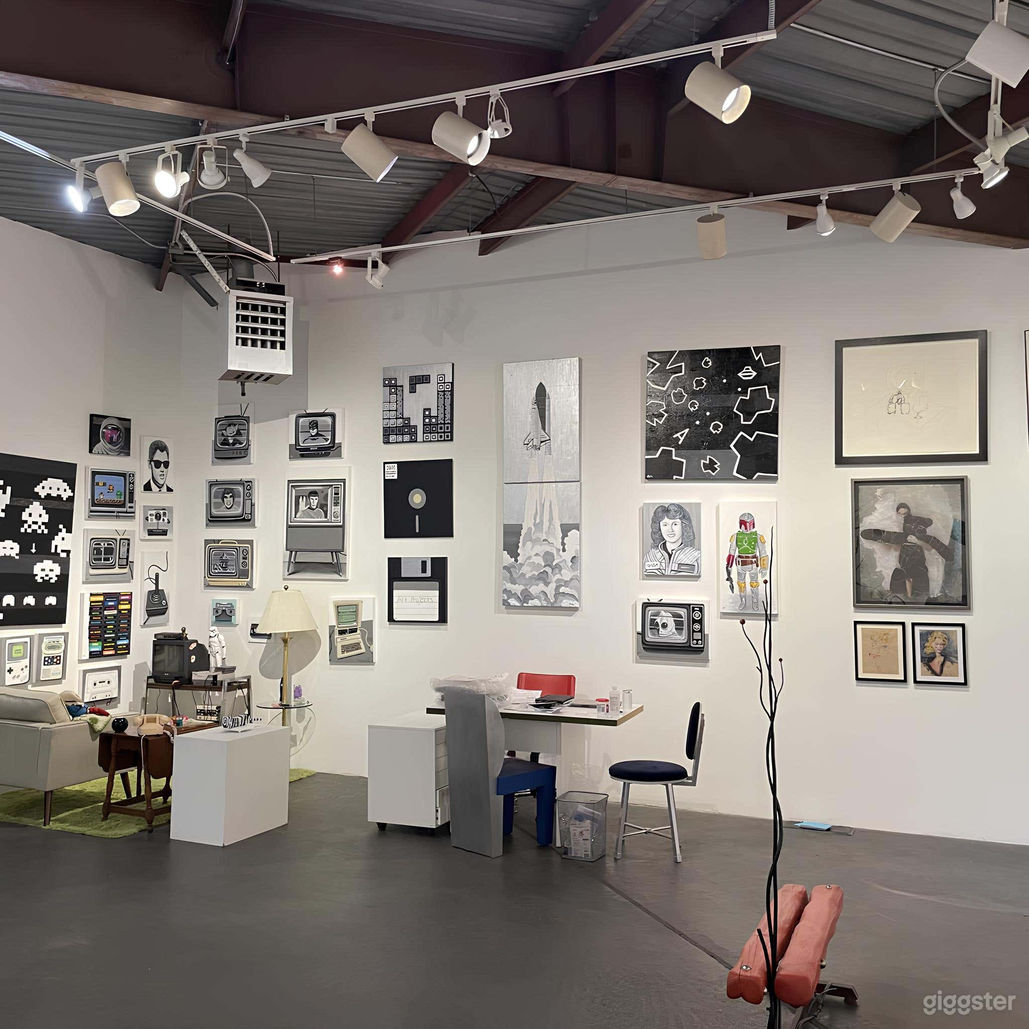 Versatile Modern Art Gallery Photo 4