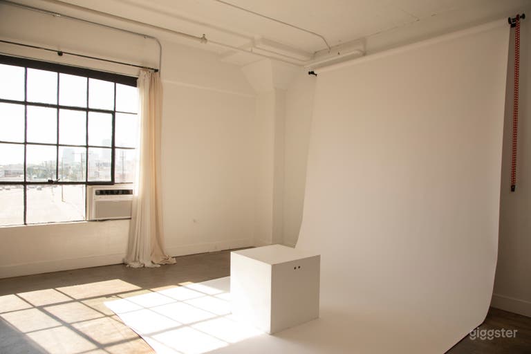  DTLA Ethereal Photo Studio | Natural Light & White Seamless 