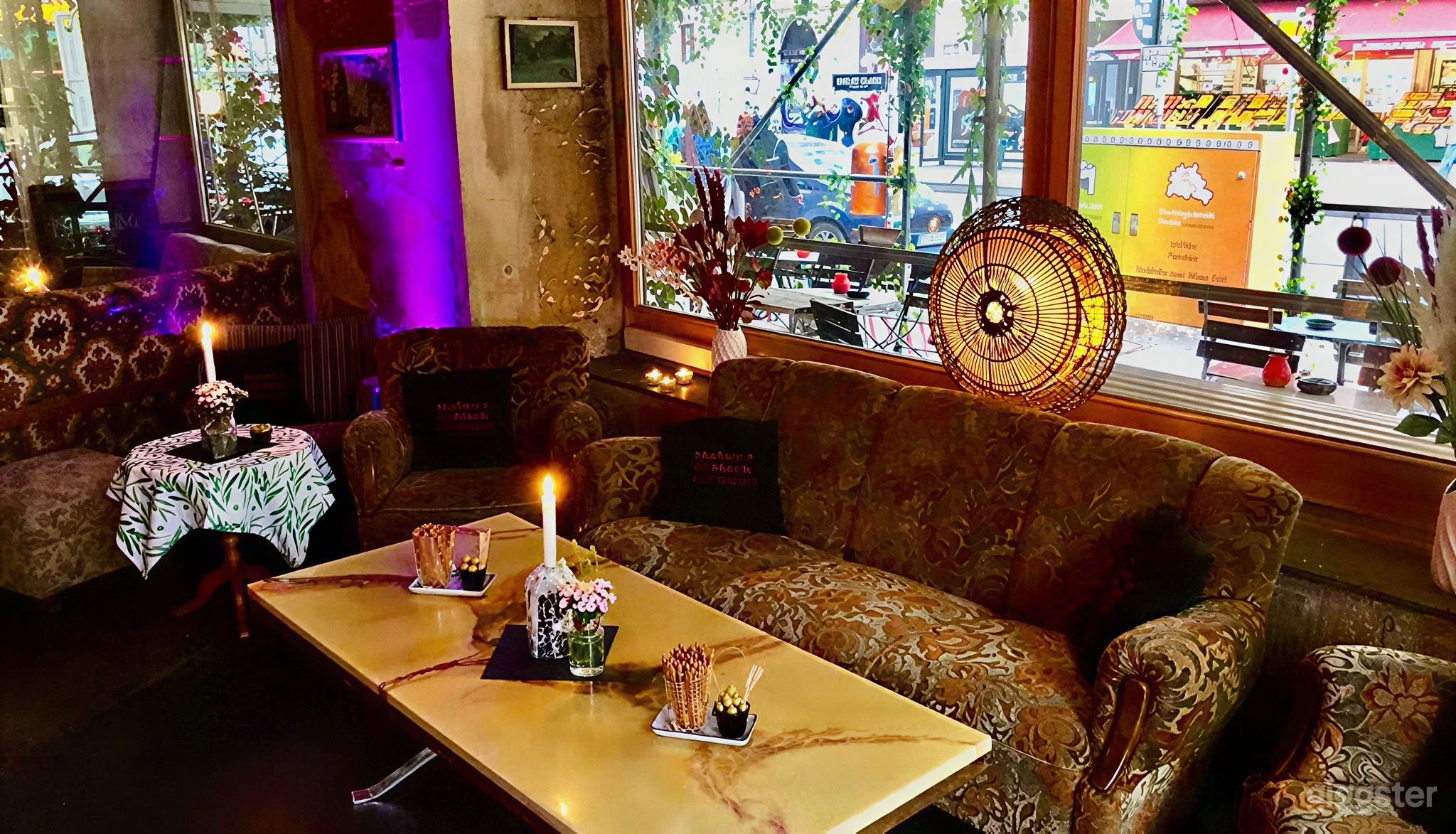 Von Morgenmeetings bis zu nächtlichen Beats – Corner Lounge. Foto 3