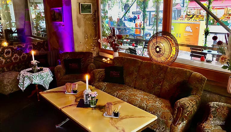  From morning meetings to late night beats – Corner Lounge. 