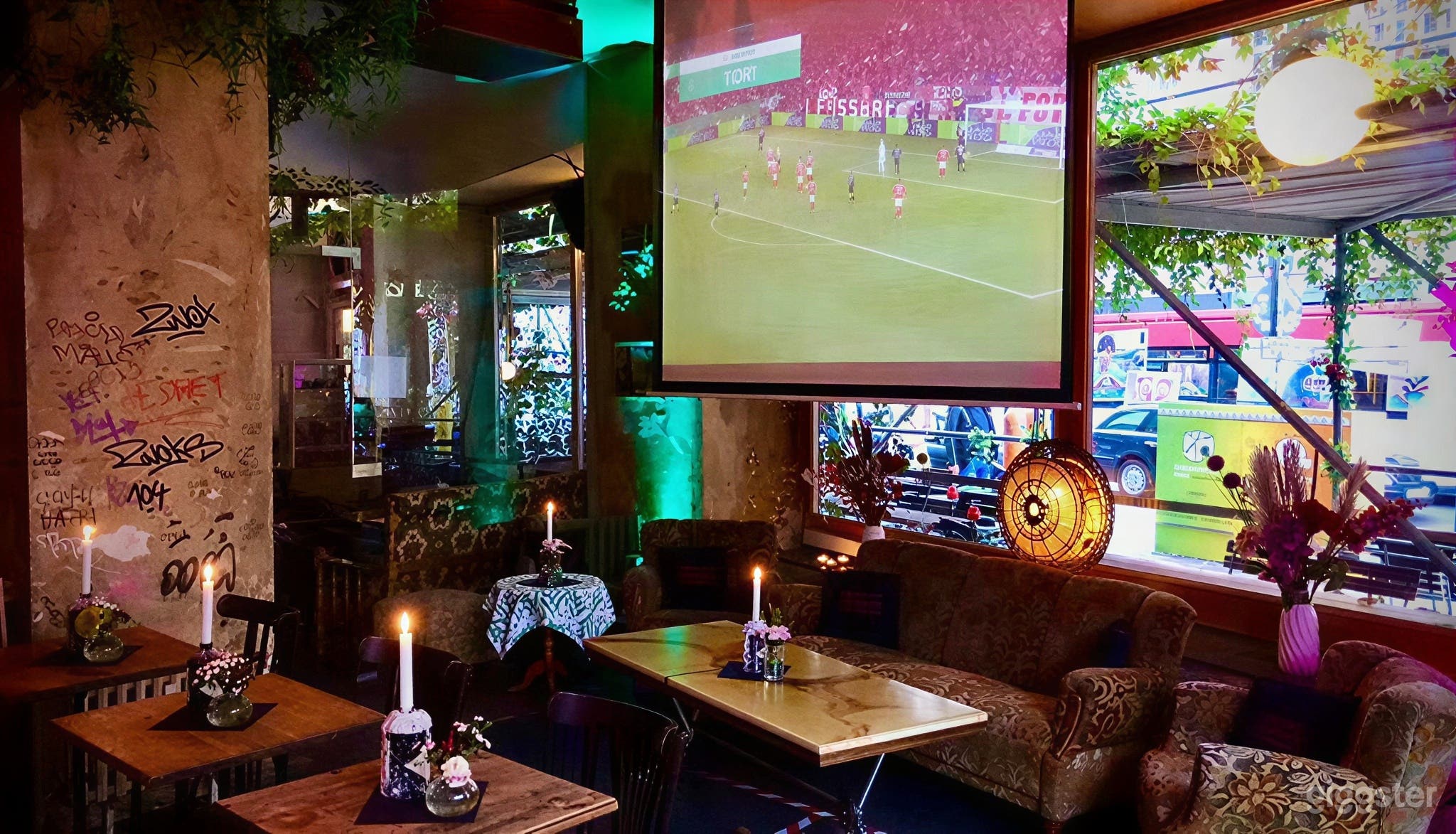 Von Morgenmeetings bis zu nächtlichen Beats – Corner Lounge. Foto 1