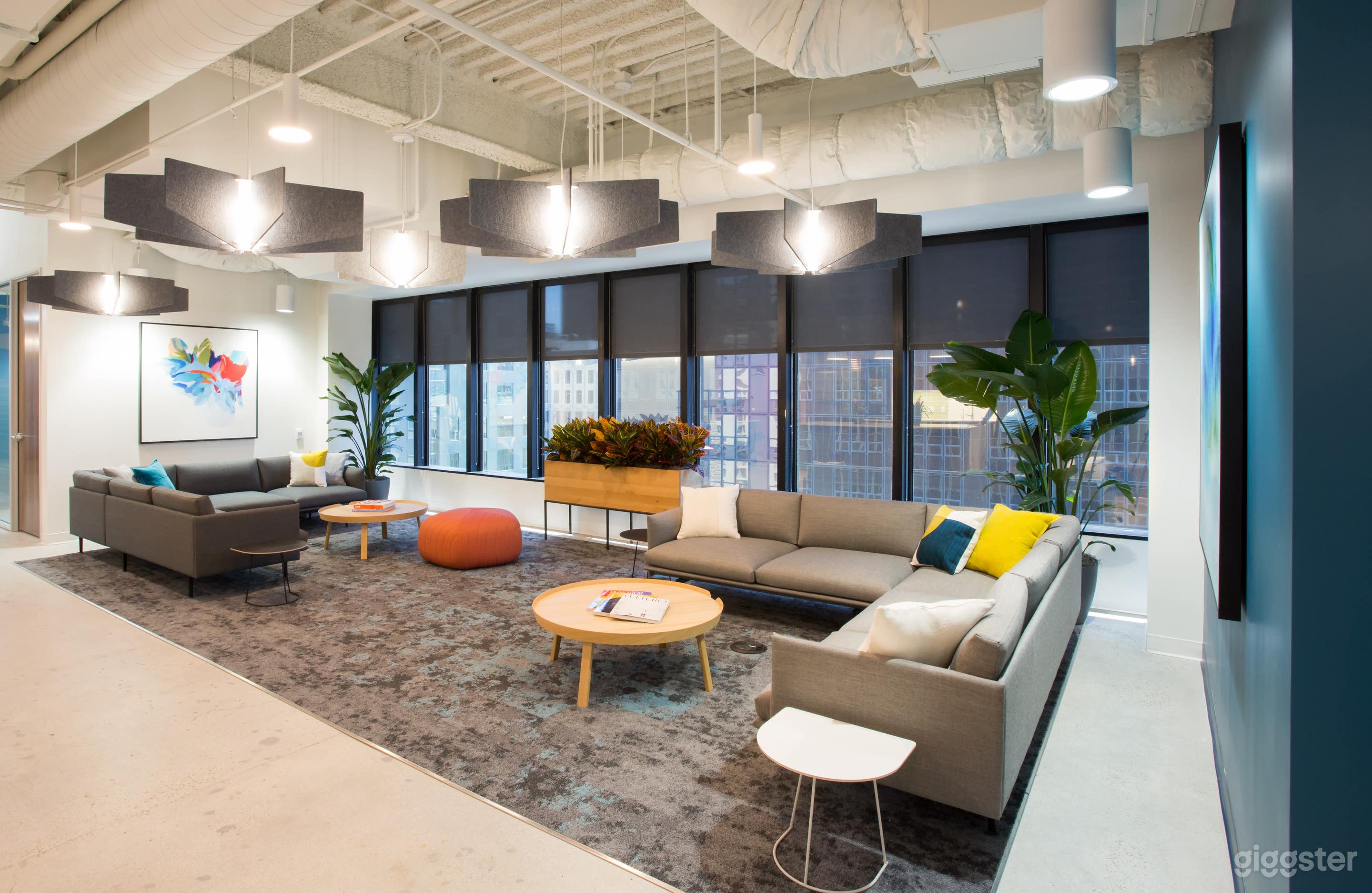 Venice Conference Room - Meeting Space for 14  Photo 2