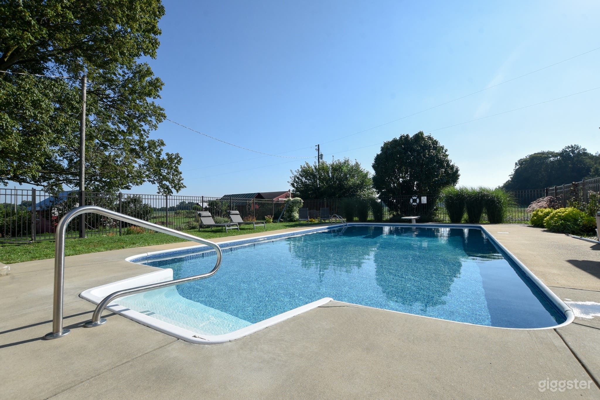 Peaceful Pool Oasis  Photo 4