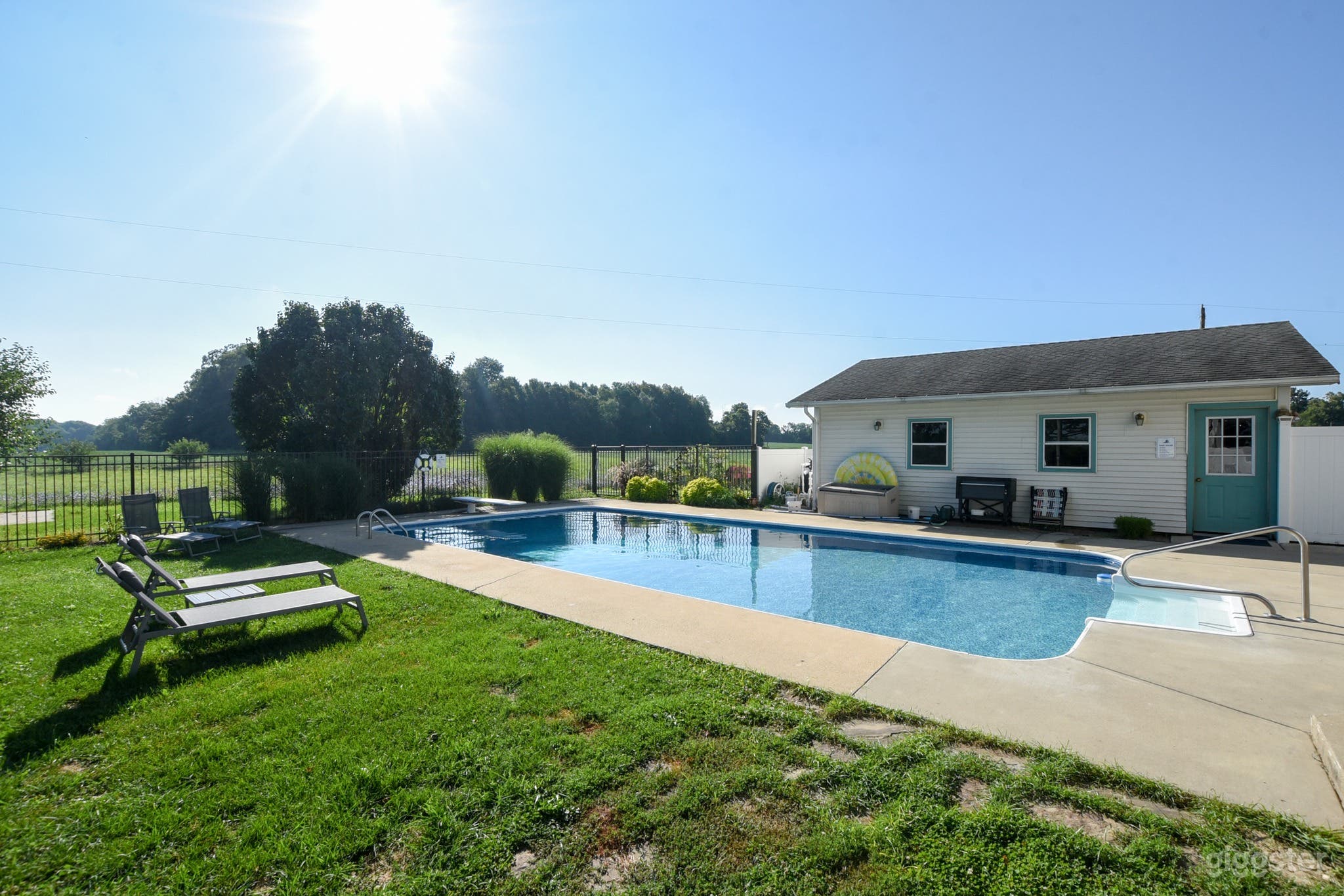 Peaceful Pool Oasis  Photo 2