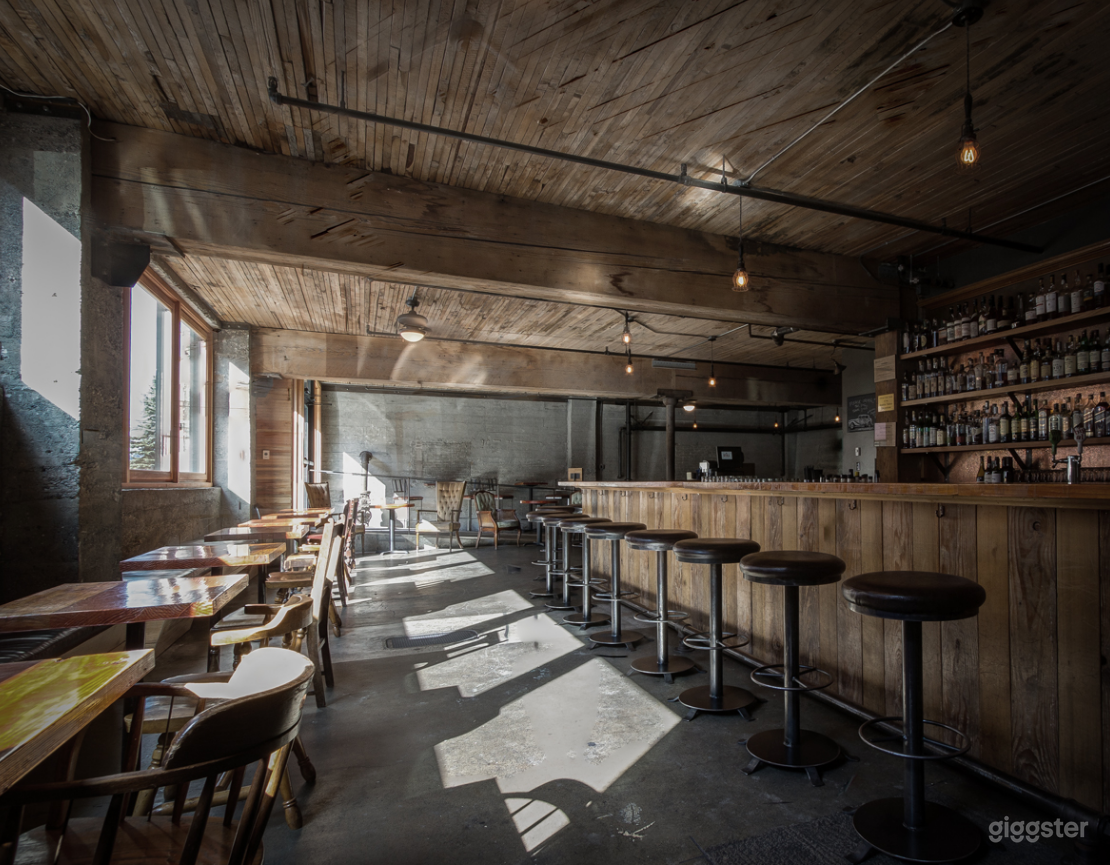 Wooden Designed Bar with Rightly-Crafted Cocktails Photo 3