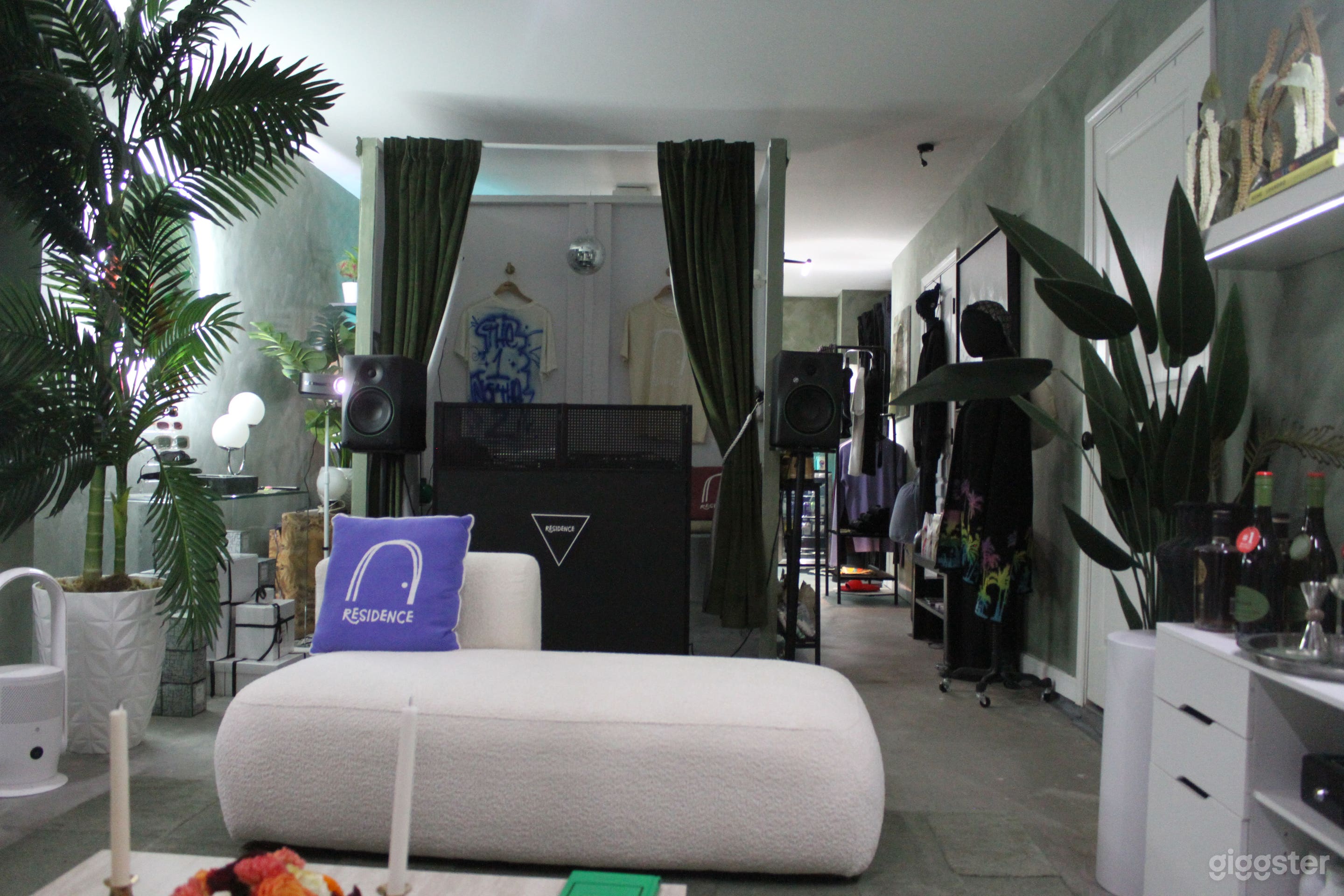 Scenic Modern Downtown Content Townhome with Skyline Views Photo 2