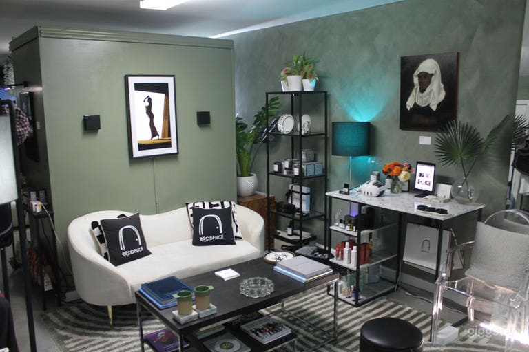  Scenic Modern Downtown Content Townhome with Skyline Views 