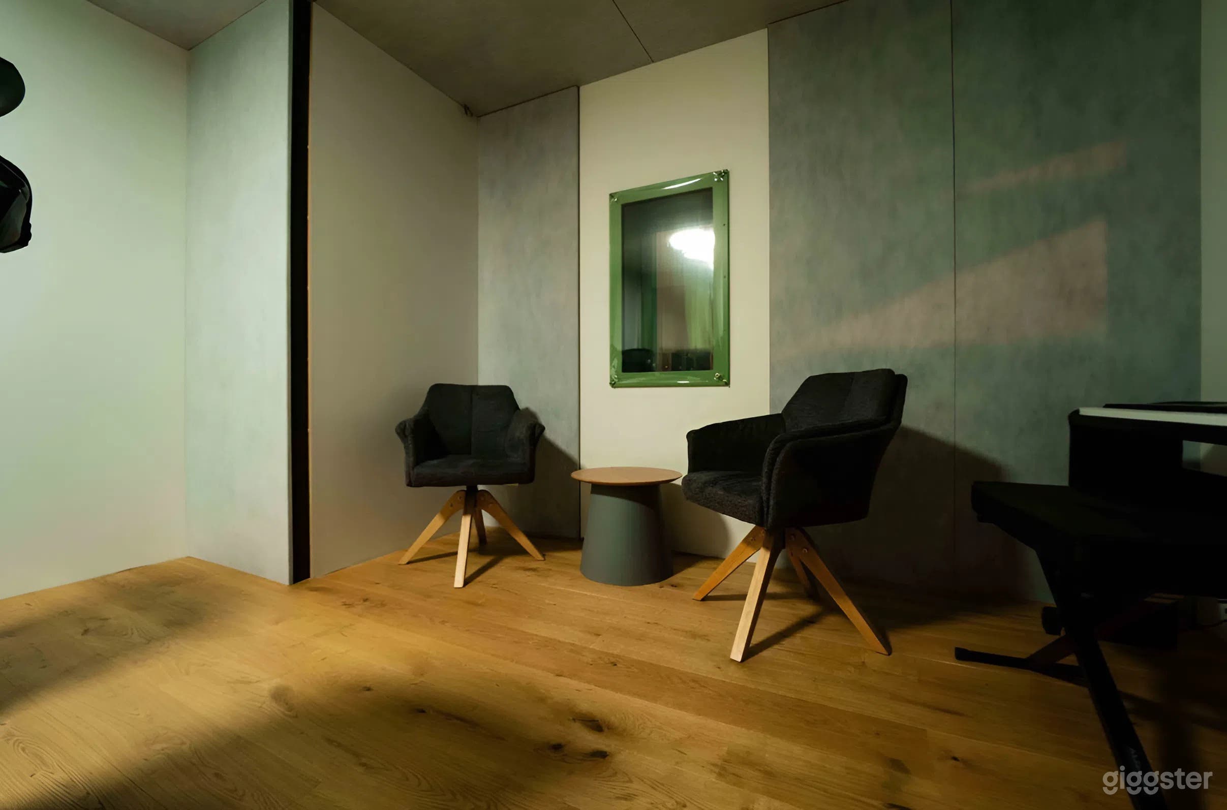 Studio III - Recording & Production Room w/ Quality Gear Photo 3