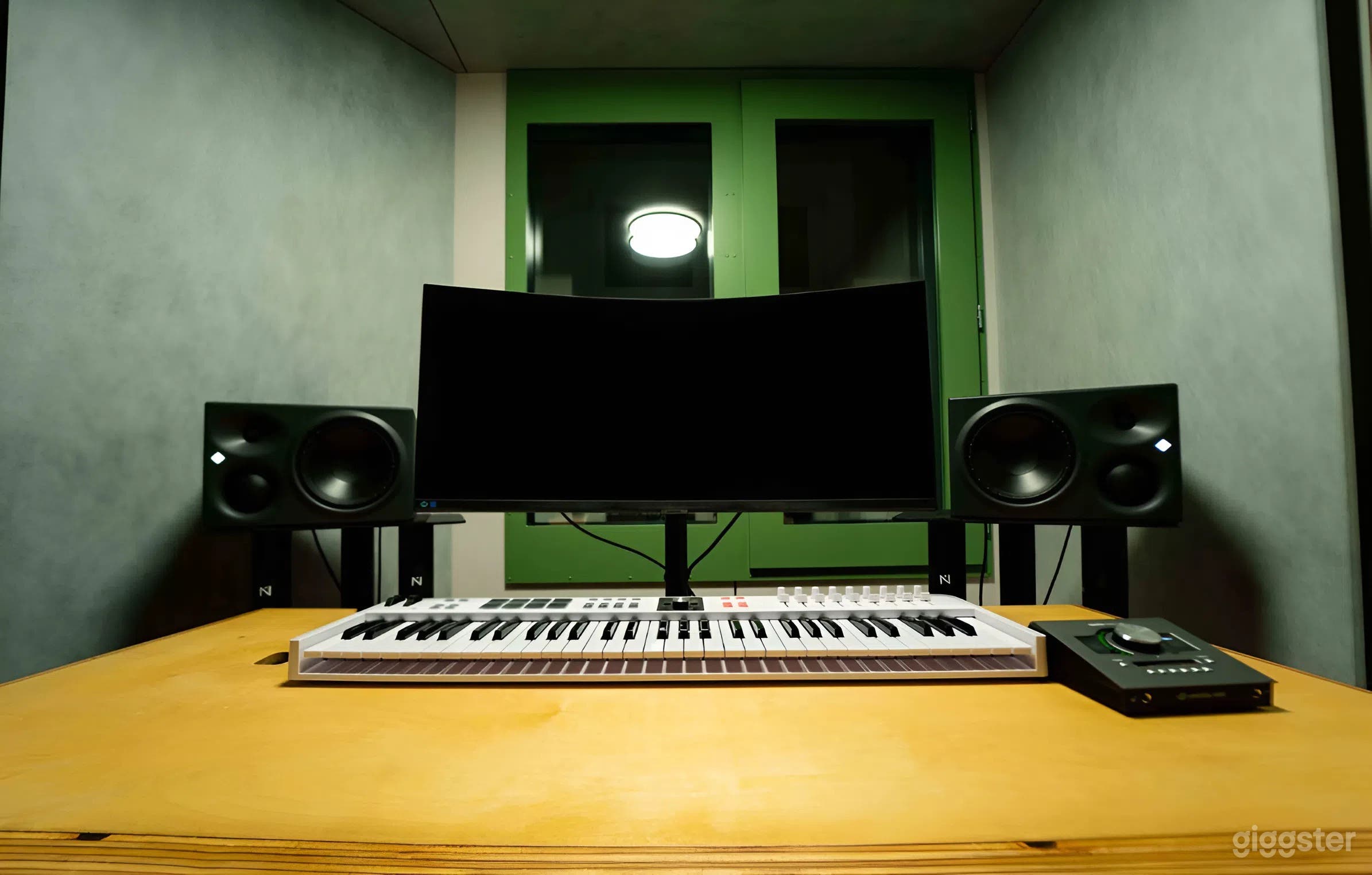 Studio III - Recording & Production Room w/ Quality Gear Photo 2
