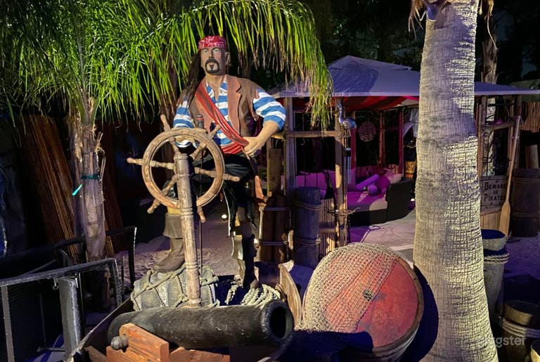  Private Pirate Beach Resort in Las Vegas 